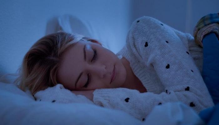 كم ساعة نوم يحتاج الانسان يوميا لصحة جيدة ؟