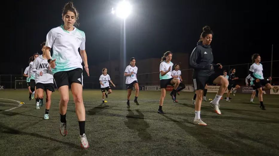كرة القدم النسائية في الشرق الأوسط.. بين السياسة والاقتصاد وضغوط المجتمع