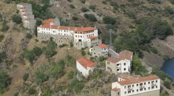 قرية إسبانية كاملة معروضة للبيع بسعر 260 ألف يورو