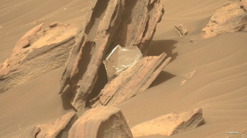 ناسا ترصد شيئا غير متوقع على سطح المريخ