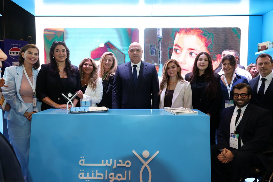 عون-يفتتح-معرض3_a36bd2f5f209.jpg