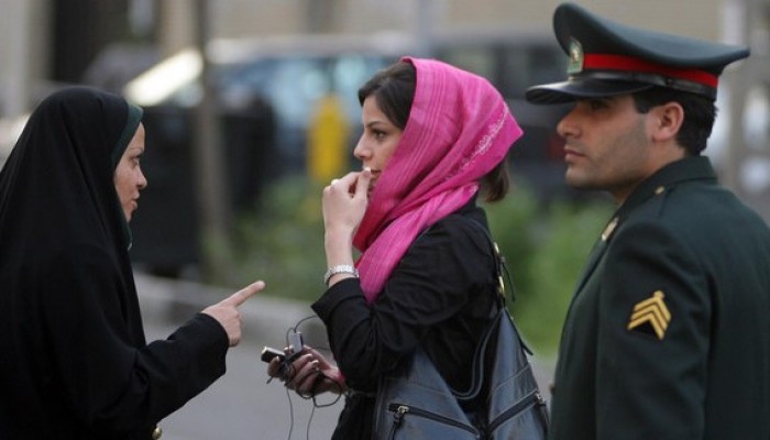 بعد فرض عقوبات عليها ماذا تعرف عن شرطة الأخلاق الإيرانية