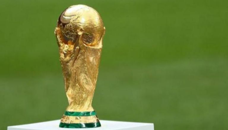 هل صنعت قطر نسخا مزيفة لكأس العالم تحسبا للسرقة؟