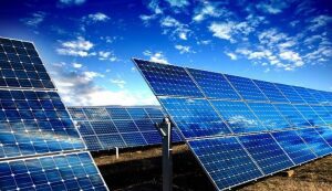 الطاقة الشمسية 1,500 ميغاوات فوق المنازل والمؤسسات