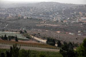 استطلاع جديد: غالبية الإسرائيليين يؤيدون استمرار الهجمات ضد “حزب الله”