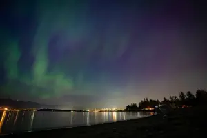 ليلة ثالثة من الأضواء القطبية مع استمرار عاصفة شمسية تاريخية