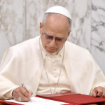 لبنان البابا لا يشبه لبنان الخميني والخامنئي