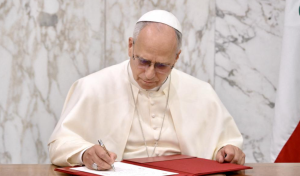 لبنان البابا لا يشبه لبنان الخميني والخامنئي