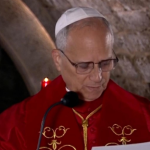 البابا لاوون الرابع عشر في عنايا وزيارة روحية حاشدة إلى ضريح القديس شربل : لنطلب السلام ونُوكل إلى شفاعة القديس كل ما تحتاج إليه الكنيسة ولبنان والعالم